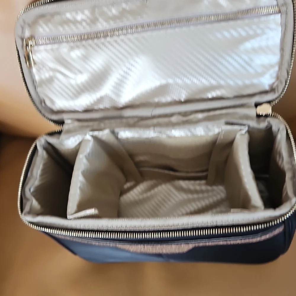 La Mansio Shoulder Crossbody Camera Bag.